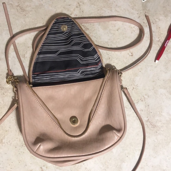 Cross body purse, She & Lo tan with gold trim included metallic studs. - Picture 8 of 10